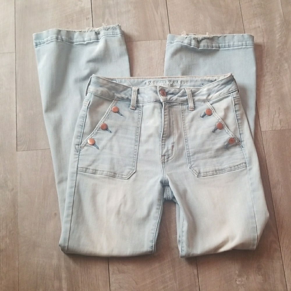 American Eagle jeans button pockets